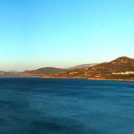 In Ile Rousse Near Sandy Beaches, Cleaning Included Appartamento