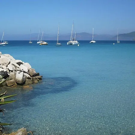 In Ile Rousse Near Sandy Beaches, Cleaning Included Appartamento *