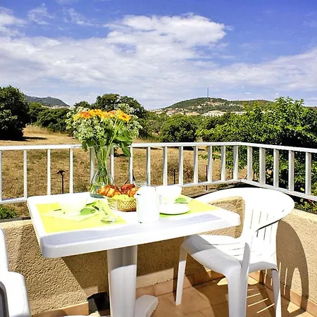 In Ile Rousse Near Sandy Beaches, Cleaning Included Appartamento *